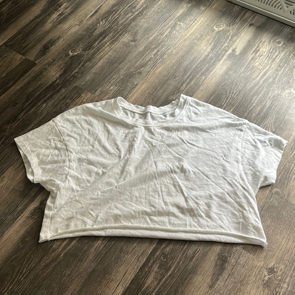 Cropped tee
